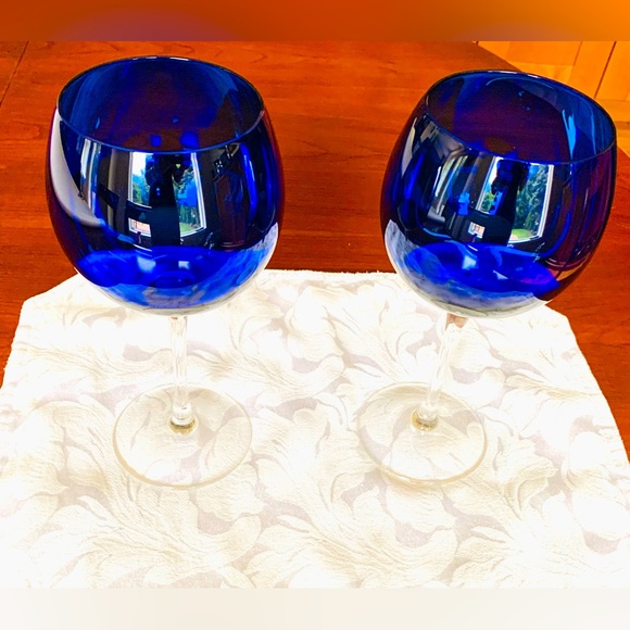 Cobalt blue color 9” tall wine glasses set of two glasses - Picture 3 of 8